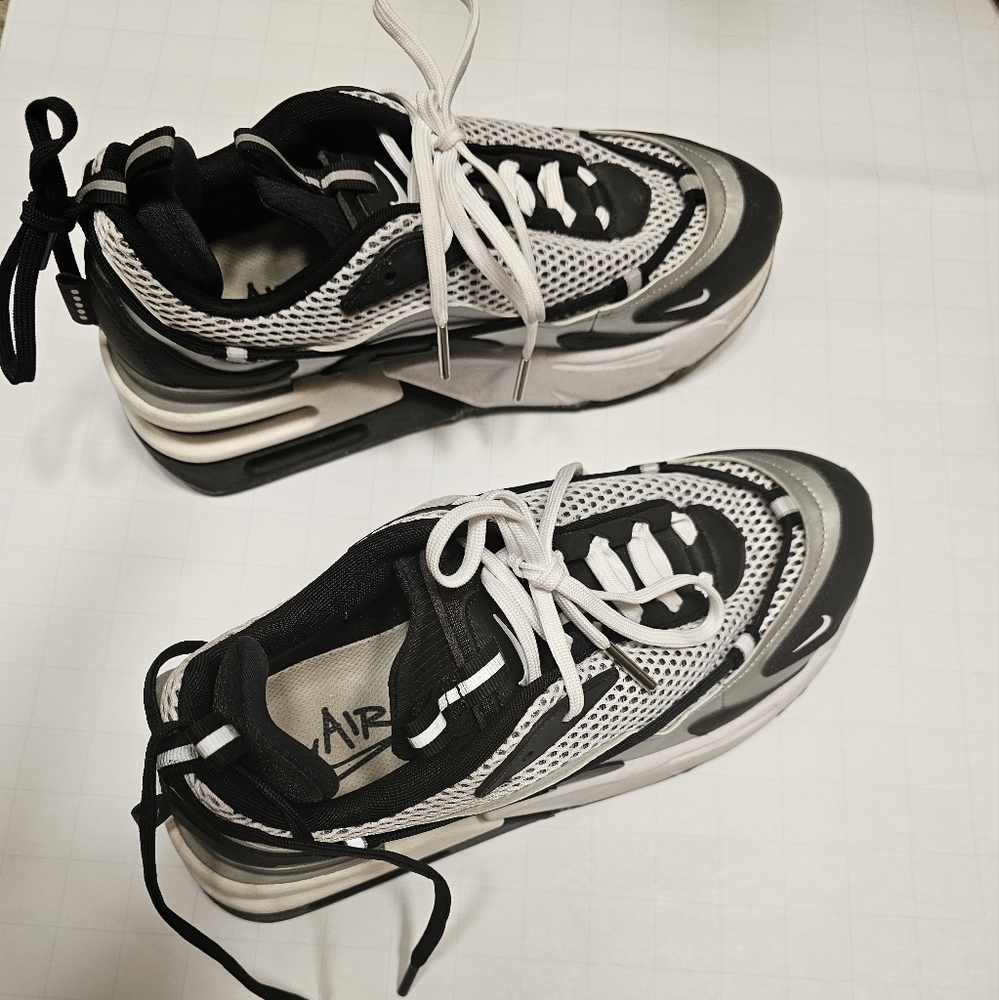 Nike Fursayo Tennis Shoes